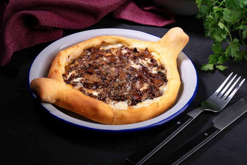 Рецепты с грибами от сети грузинских закусочных «Вай Мэ!» - Хачапури с вешенками