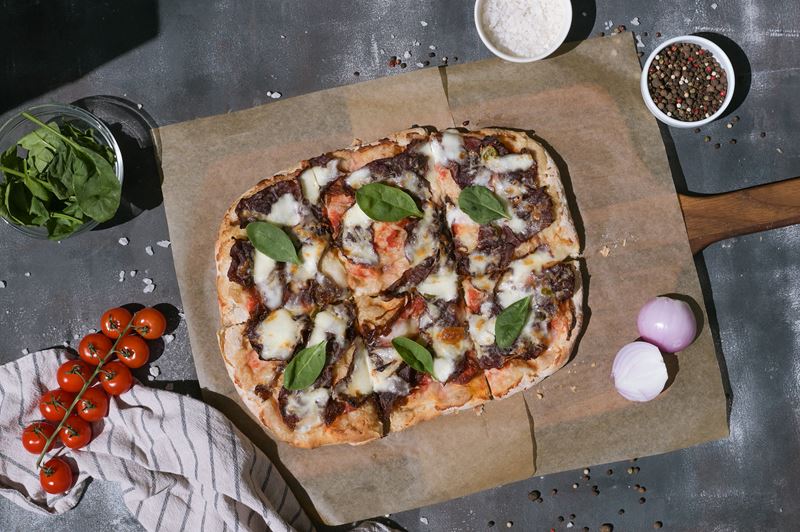 Римская пицца - начинки - Карпаччо с карамелизированным луком