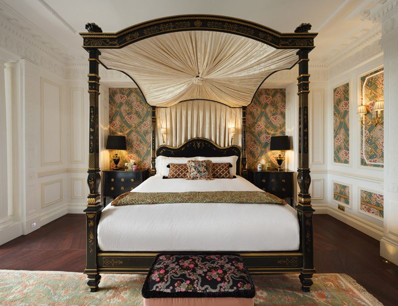 Интерьер в стиле Gucci в Королевском люксе отеля The Savoy в Лондоне - фото 3