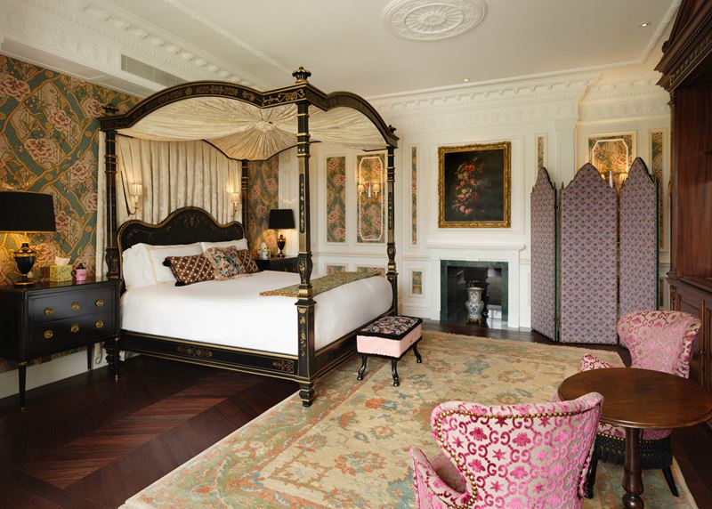 Интерьер в стиле Gucci в Королевском люксе отеля The Savoy в Лондоне - фото 7