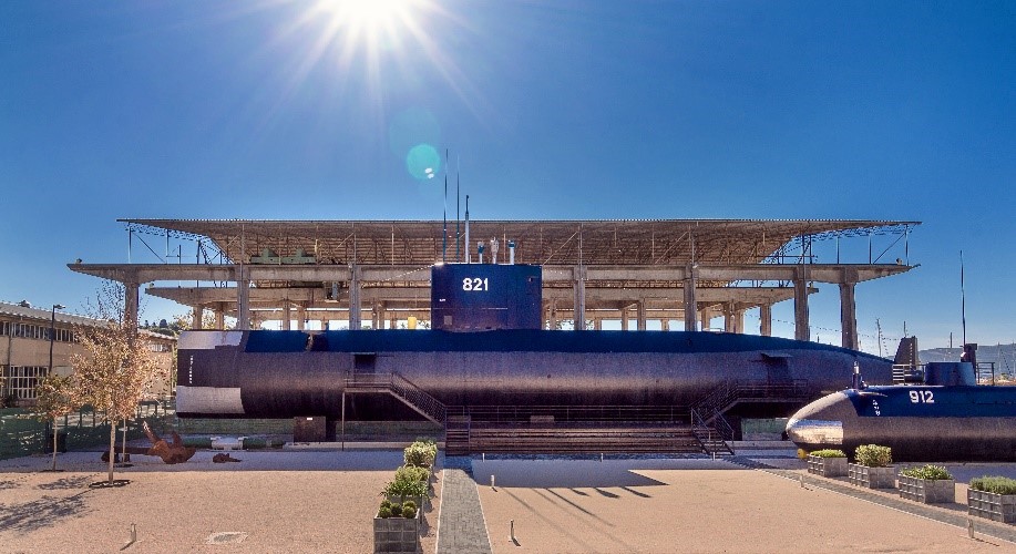 Архитектура и дизайн курортного отеля Regent Porto Montenegro - подводная лодка