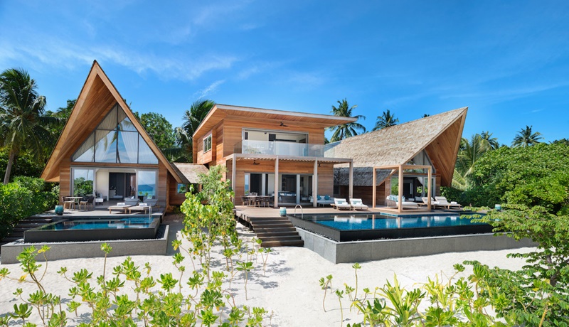 The St. Regis Maldives Vommuli Resort - Caroline Astor Estate