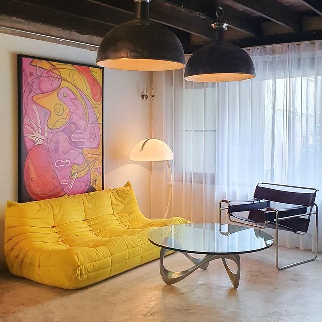 Жёлтый диван в интерьере - Диван-мешок без подлокотников в интерьере хай-тек