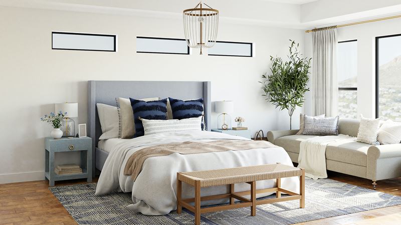 Светлые тона в дизайне интерьера - спальня с синими подушками
