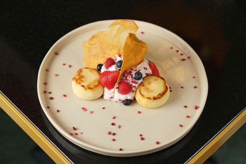 Классические завтраки меню МореКофеОкеан - Сырники с ягодной сметаной
