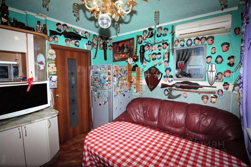 Квартира в Москве за 10 млн. рублей с душевой на балконе - интерьер кухни