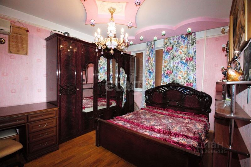 Квартира в Москве за 10 млн. рублей с душевой на балконе - Интерьер спальни